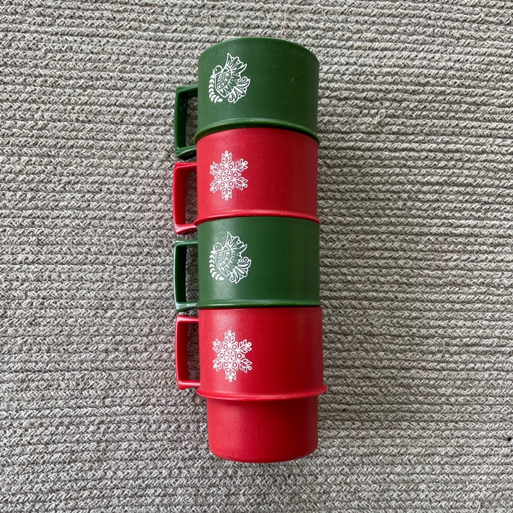RARE Vintage Tupperware Set/4 Red Green Holiday Christmas Stacking Mugs 12 oz.